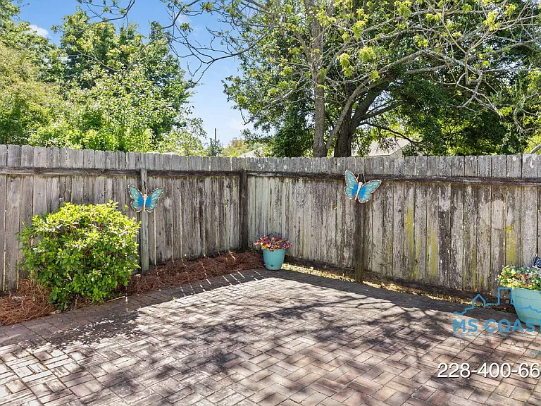 218 Dogwood Dr — Photo 28