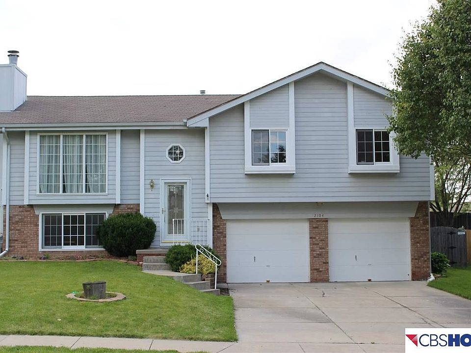 1st image of 2104 Queen Dr
