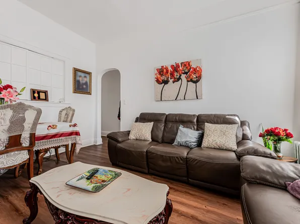 2884 Valentine Avenue image 3 of 26