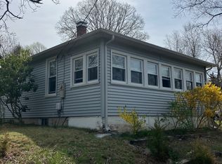 724 Long Cove Rd, Gales Ferry, CT 06335