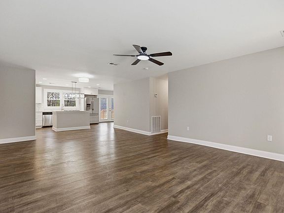 5th image of 319 Blair Mill Rd