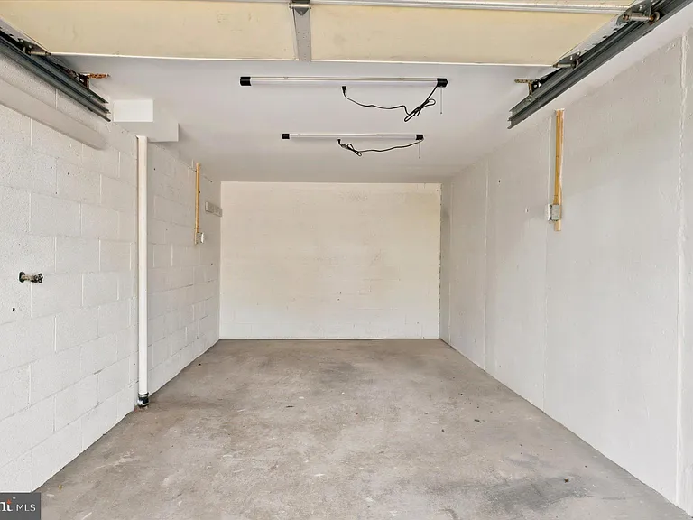 668 Renz St — Photo 23