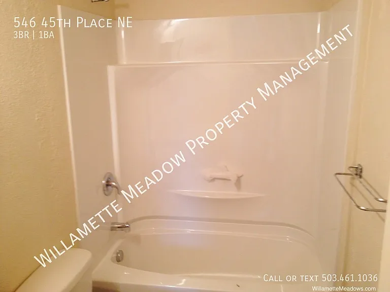 546 45th Pl NE — Photo 7