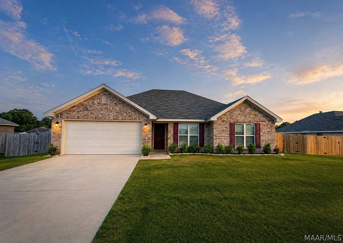 4 bed, 2.0 bath, 1700 sqft, $2,100 — Photo 1