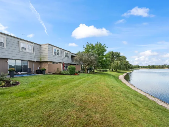 670 Versailles Cir Unit D, Elk Grove Village, IL 60007
