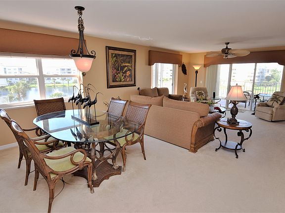 5th image of 8871 Lake Dr APT 401