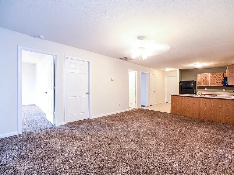 Cardinal Creek Apartments — Photo 12