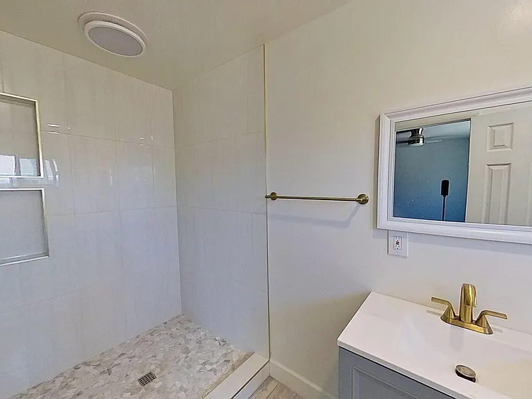 13922 Heidi St — Photo 22