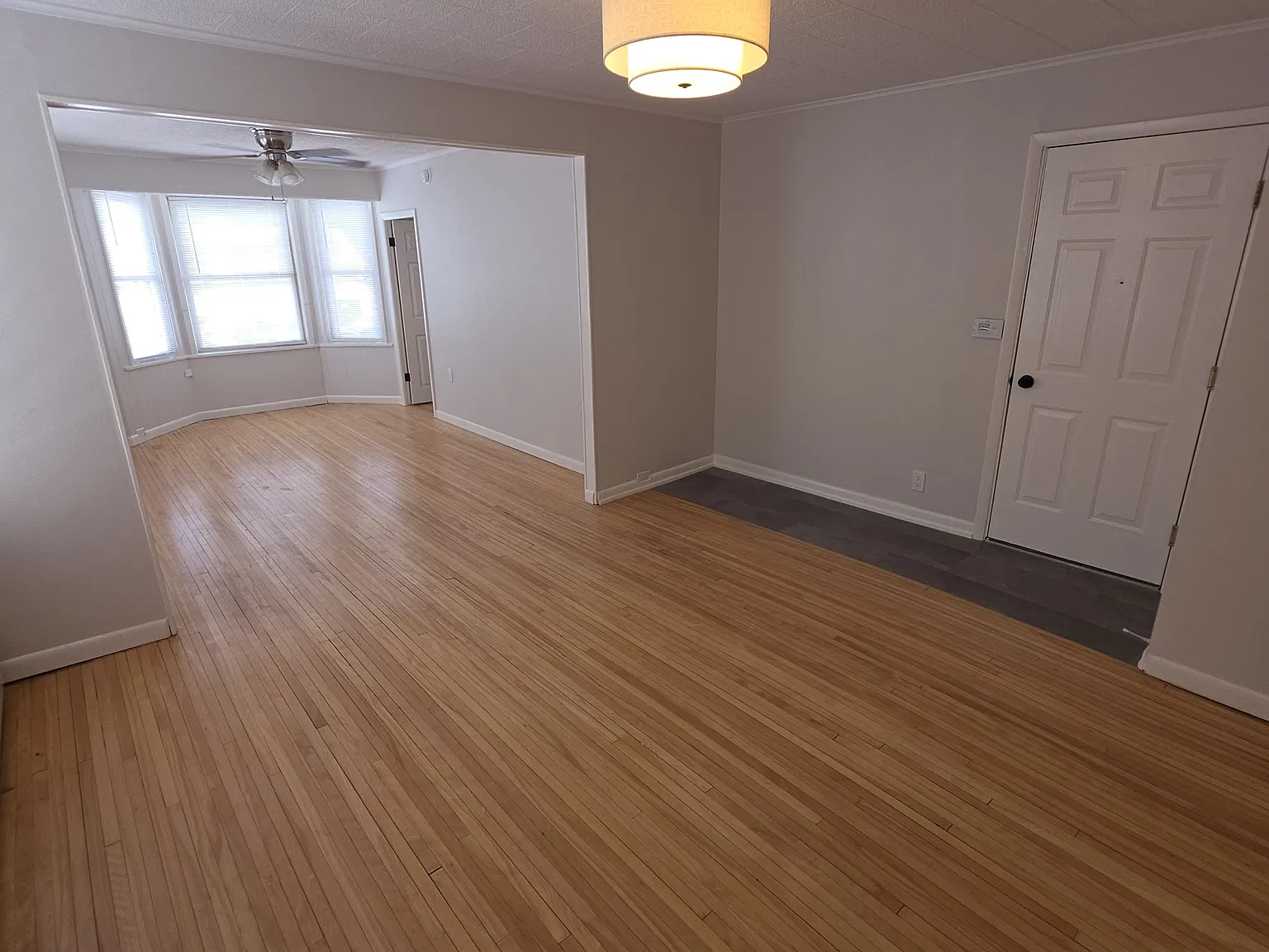 3 bed, 1100 sqft, $2,100 — Photo 2