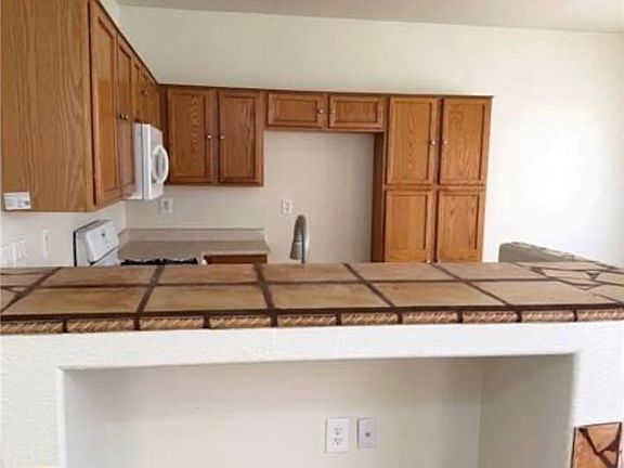 3rd image of 2506 Lady Elizabeth Ct