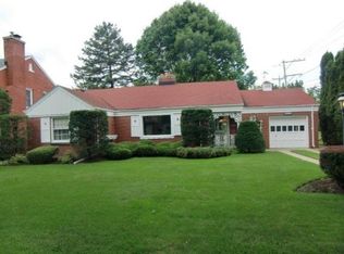 2645 N 94th St, Wauwatosa, WI 53226