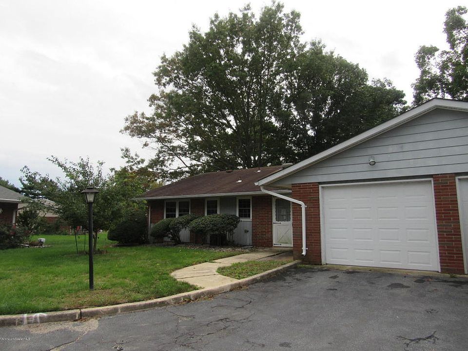 1st image of 413D Chatham Ct #100D
