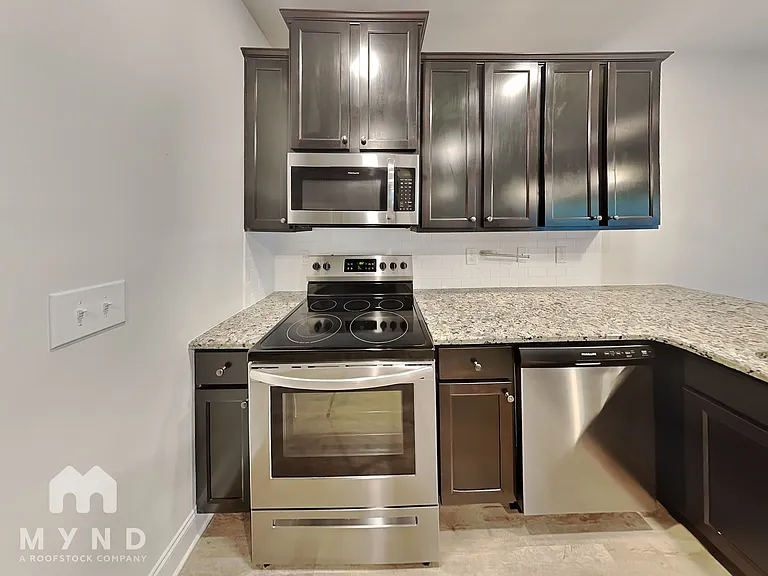 10170 Benton Woods Dr — Photo 4