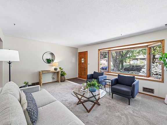 5th image of 2348 Elm Dr
