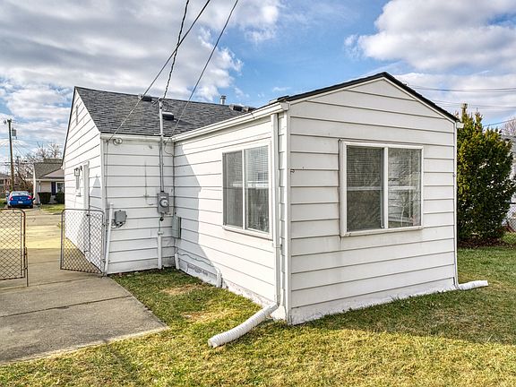 5th image of 28374 Rosemont St