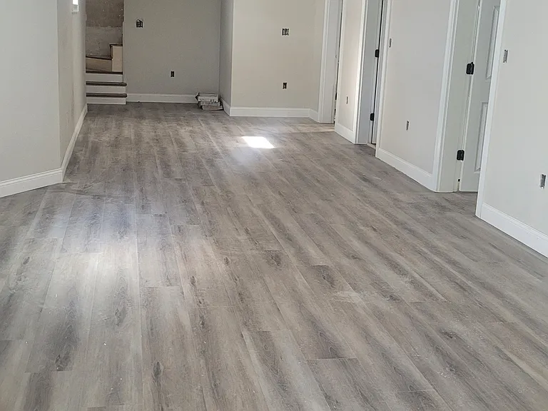 Gigantic lower level open bonus space!