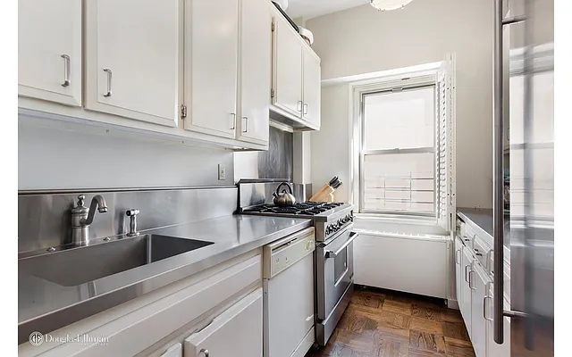 Sold by Douglas Elliman | media 18