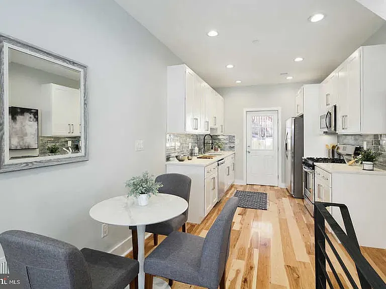 127 W Dauphin St — Photo 4