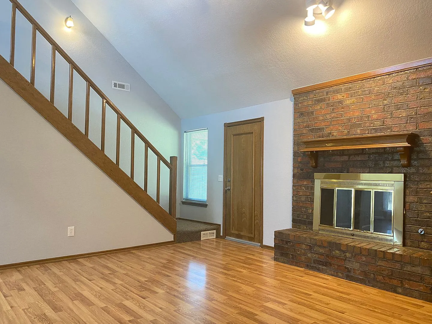 Coming Soon! Absolutely Gorgeous Home in Moore with Spacious Open Layout!! — Photo 2