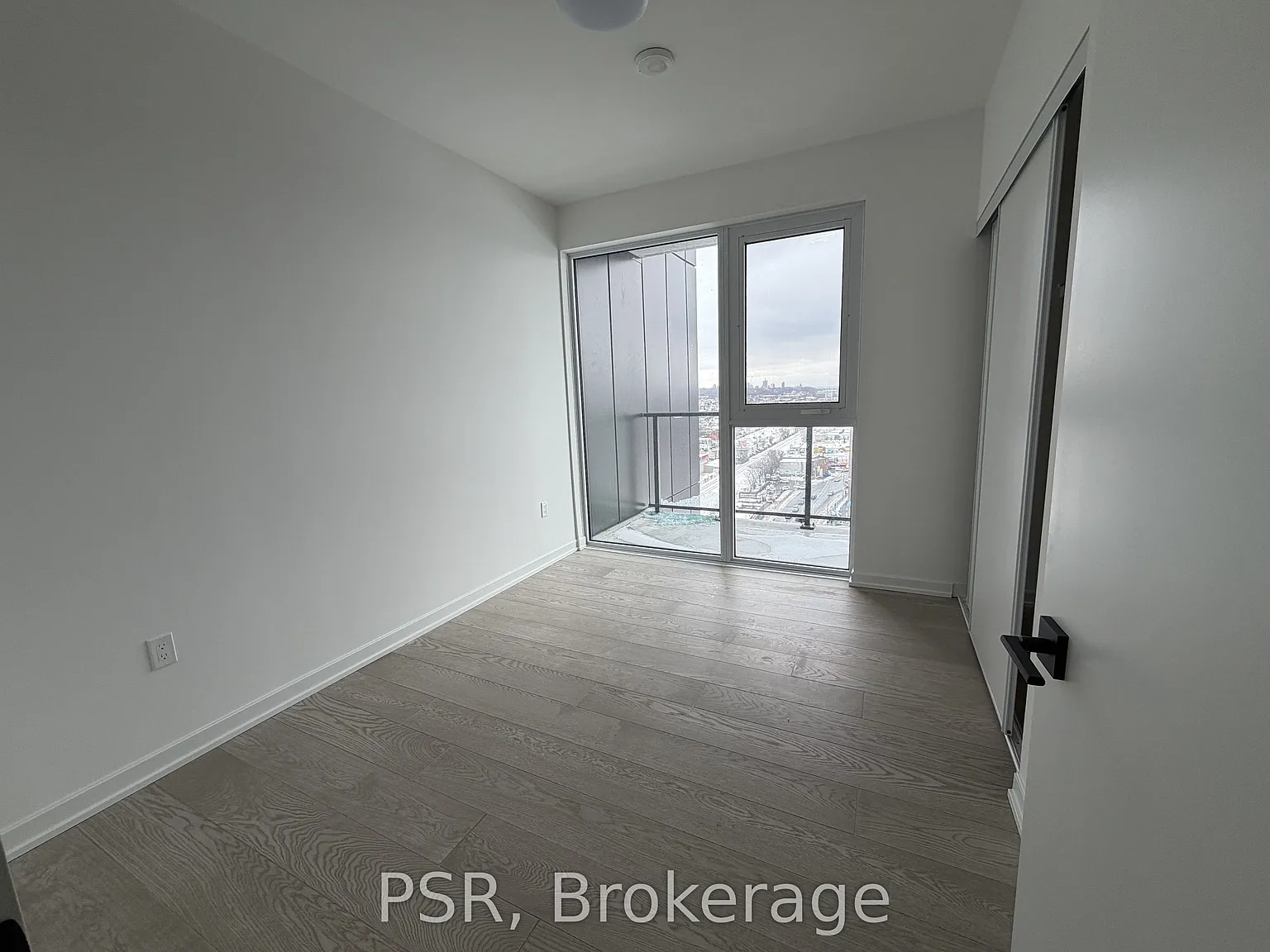 1285 Dupont St N #1410 photo 1