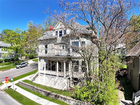 3rd image of 119 Stewart Ave