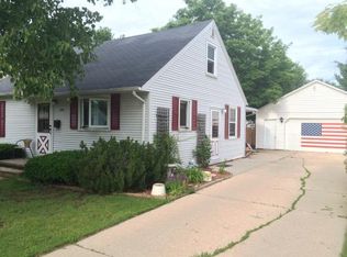 324 S Schaefer St, Appleton, WI 54915