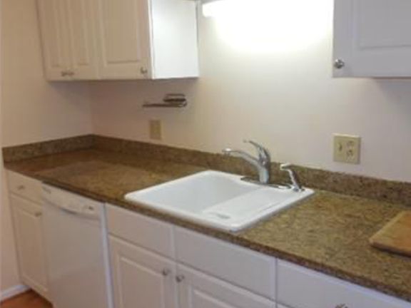 4th image of 40 Charter Oaks Dr APT 1