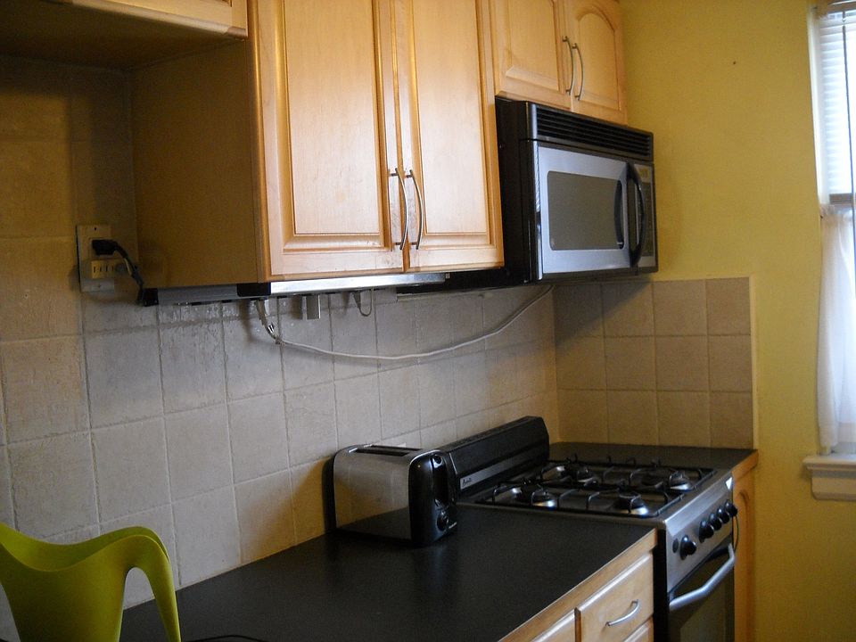 1st image of 22928 Kingsbury Ave