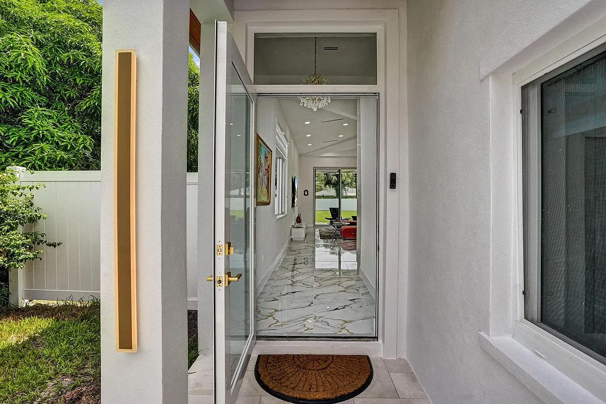 3 bed, 3.0 bath, 1850 sqft, $5,950 — Photo 3