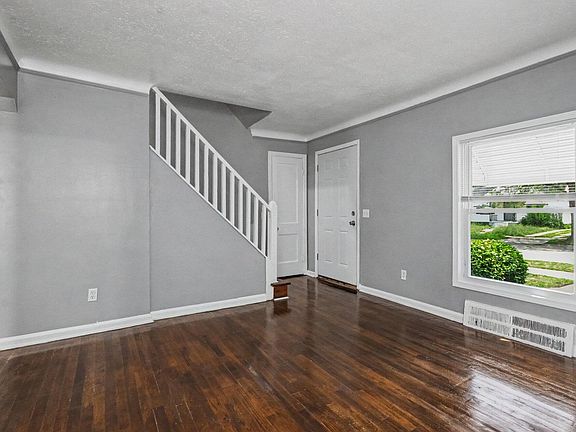 3rd image of 20283 Bradford St
