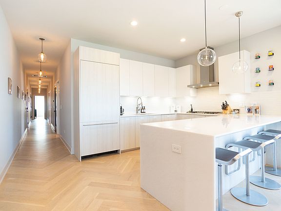 5th image of 1238 N Bosworth Ave #402