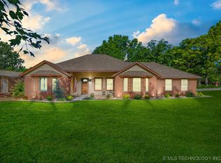 9998 E 460th Rd, Claremore, OK 74017