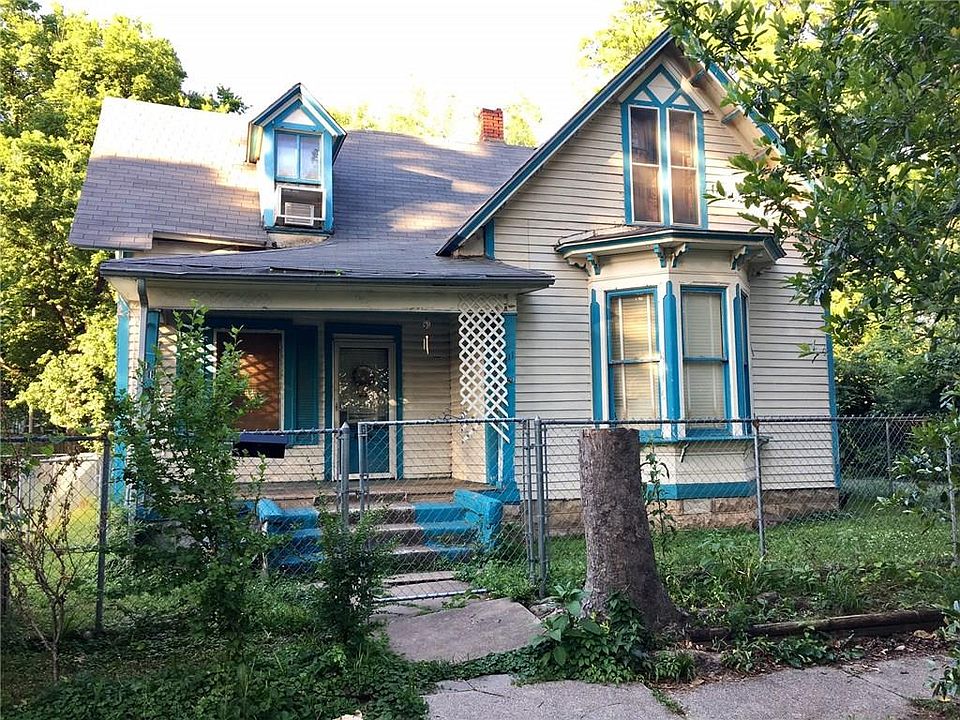 1st image of 411 S 6th St