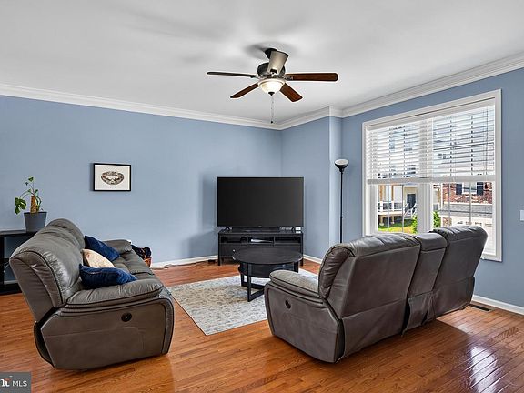 4th image of 703 Green St