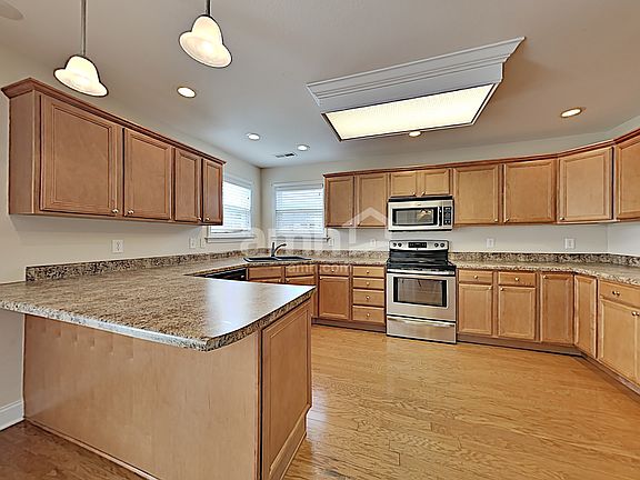 3rd image of 2101 Briarhill Ln