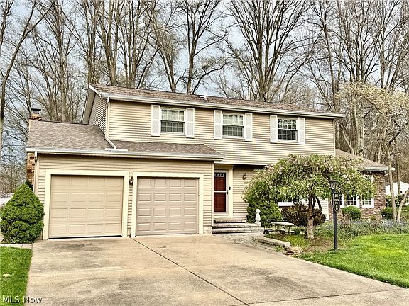 3rd image of 243 Greenbriar Dr