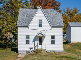 511 12th St, Highland, IL 62249