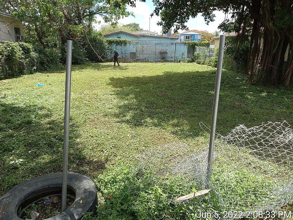 2nd image of 7552 NE Miami Ct