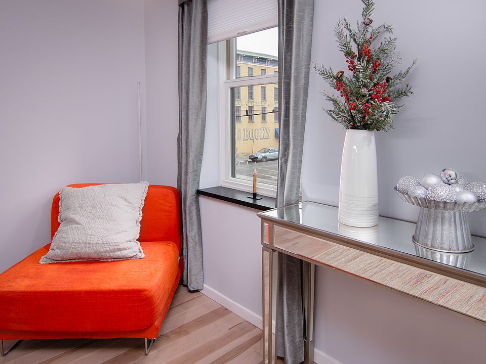 Living room - Front street view