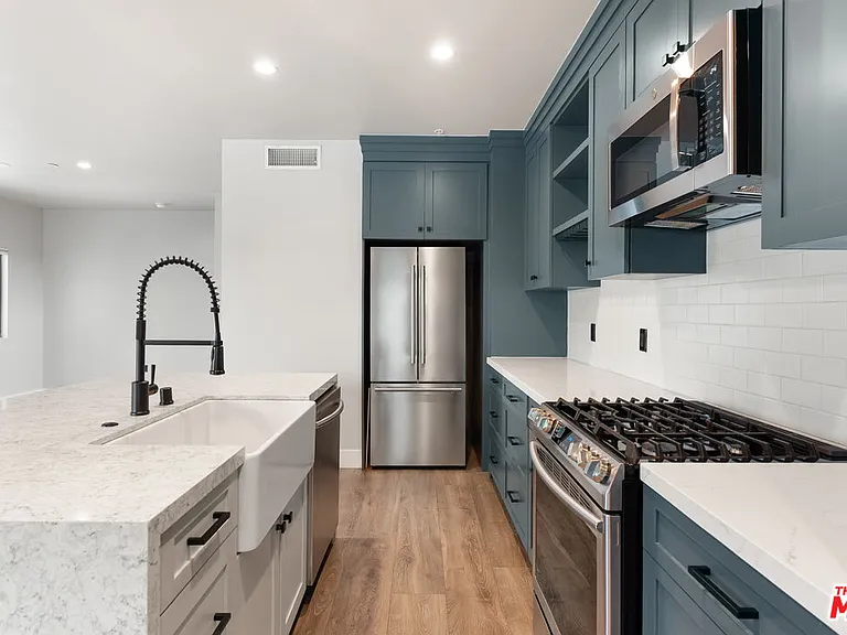 1253 S Plymouth Blvd — Photo 7