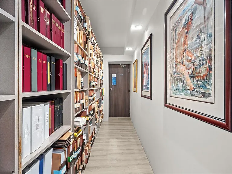 301 Gallardo Office #M — Photo 18