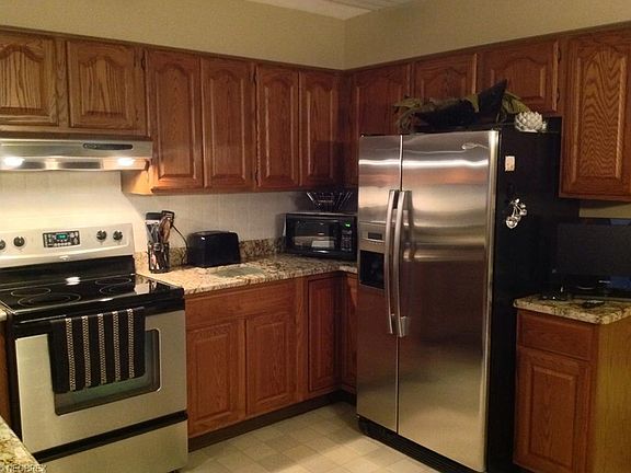 5th image of 566 Montgomery Dr