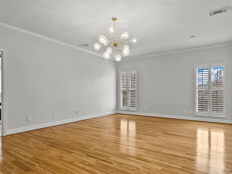 10495 Royal Points Dr — Photo 32