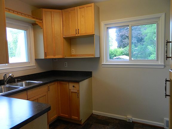 4th image of 7928 Crosshill St