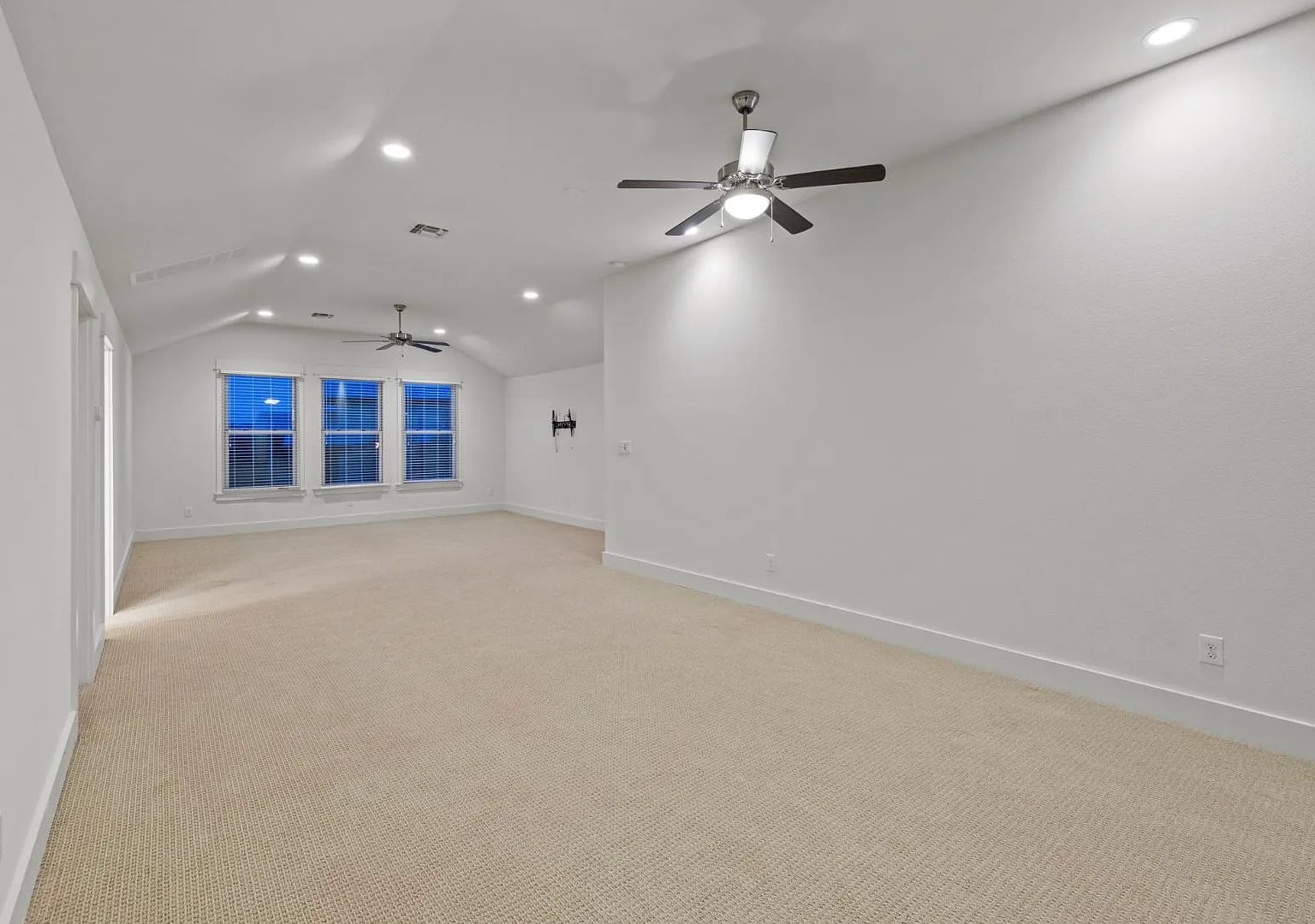 2217 Seabiscuit Cv — Photo 1