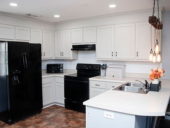 3rd image of 10504 Rolling Valley Dr