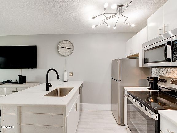 5th image of 1401 S Palmetto Ave APT 422