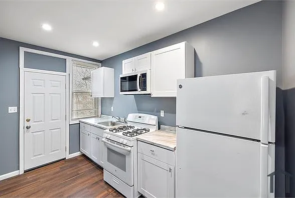 1558 Calvert St — Photo 12
