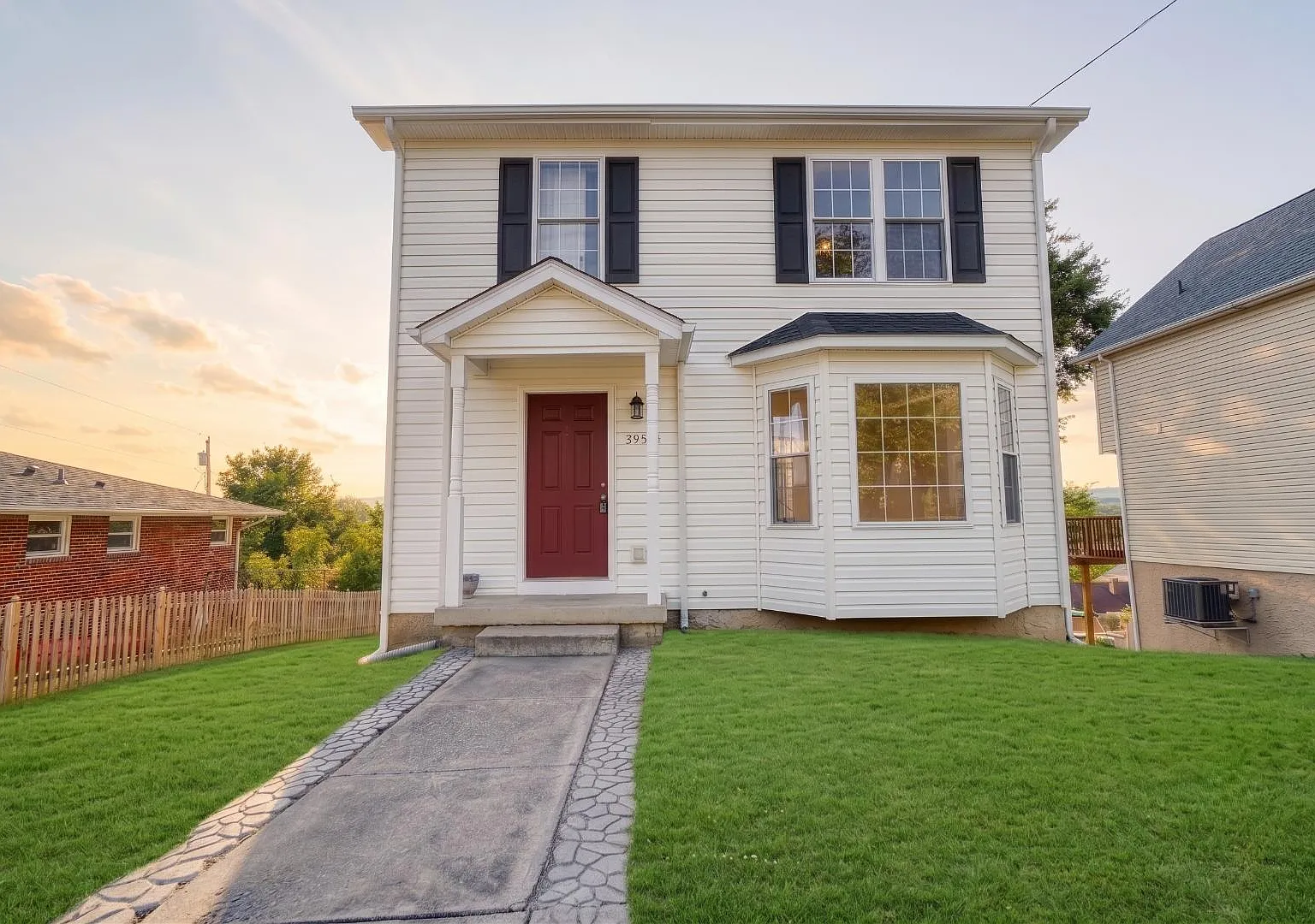 395 Stonewall St — Photo 1