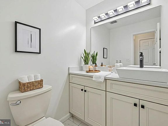 3rd image of 6111 Omar Ct